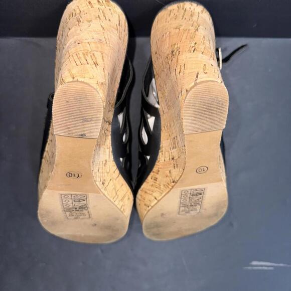 Pierre Dumas Black Tooled Faux Leather Classic Chic Boho Wedge Sandal Platform - Picture 3 of 15